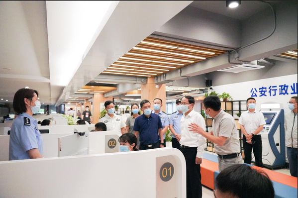 警校共建结硕果 13项服务进校园 ——我校将军路校区校园警务室暨公安政务服务窗口正式启用
