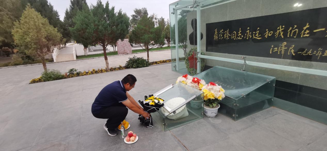 无人机研究院长空靶机供靶任务外场临时党支部组织开展党日活动