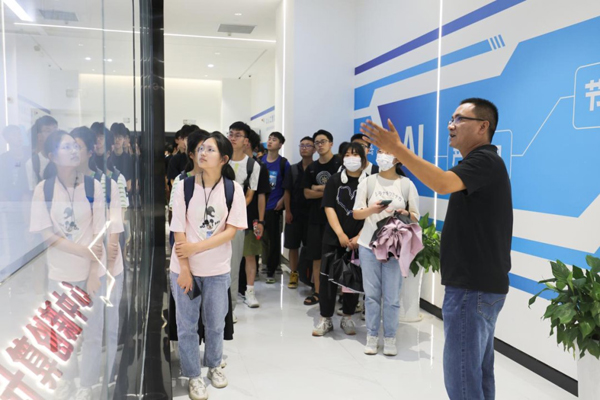 电子信息工程学院/集成电路学院本科生在南京开展暑期线下实习活动