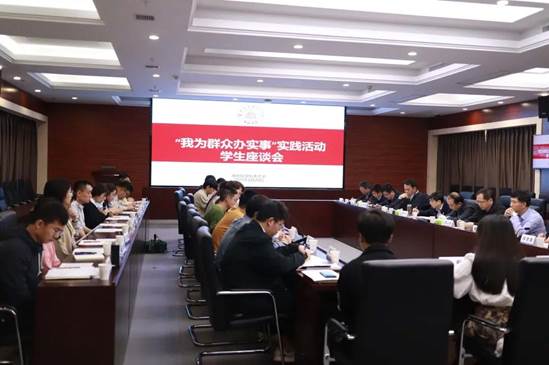 会议室里的人们

描述已自动生成