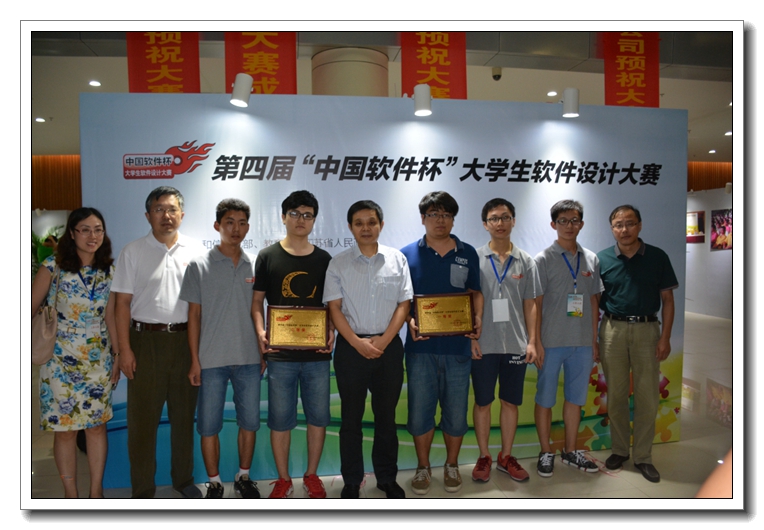 校长聂宏与我校获奖团队合影