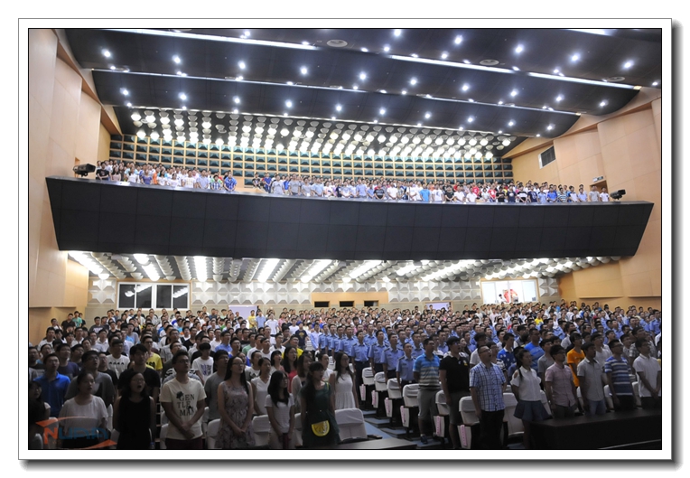 师生齐唱《歌唱祖国》摄影：乔继周