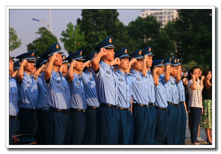国防生国旗下宣誓 摄影：张钰