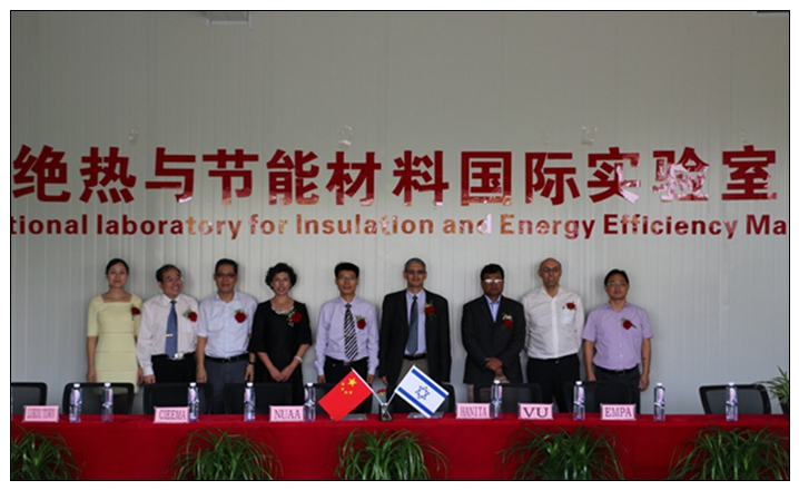 参加签约的领导和嘉宾在合影