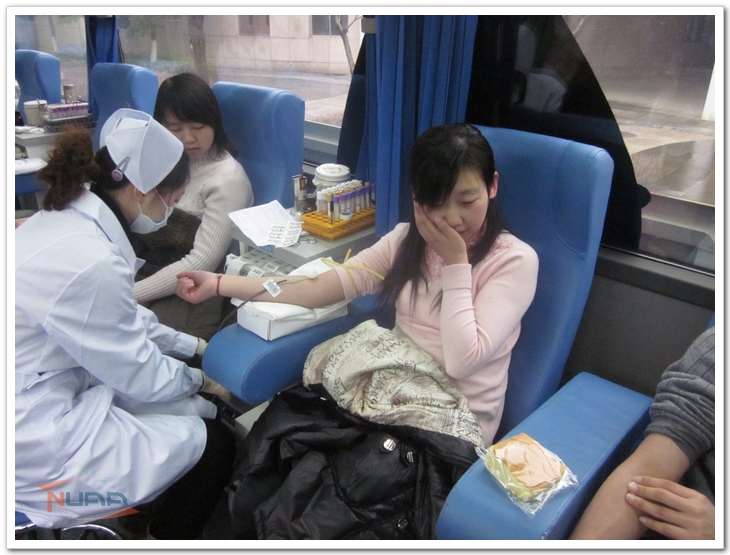 第一次鲜血的女同学