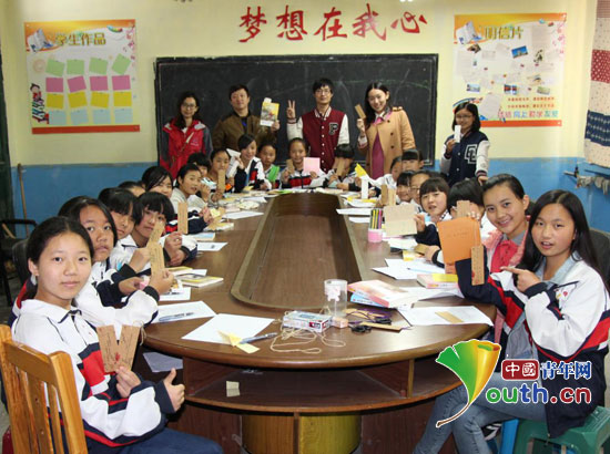 南京航空航天大学支教团在黎阳学校开展“书香润心灵·阅读伴成长”读书活动。