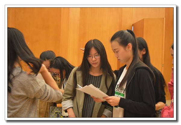 与专业教员交流