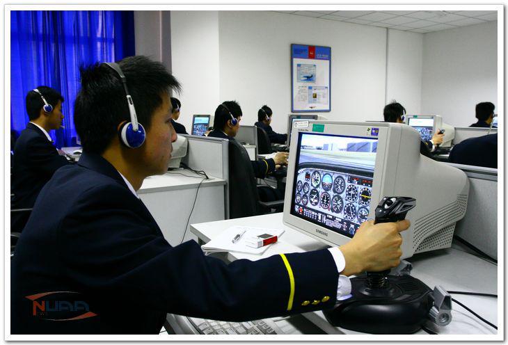 飞行技术实践教育中心（校内实验室）