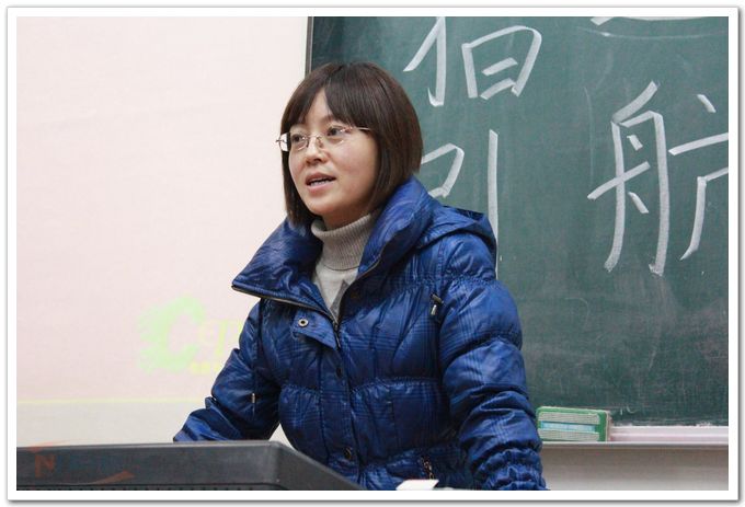 学院党委副书记王亚彤发言